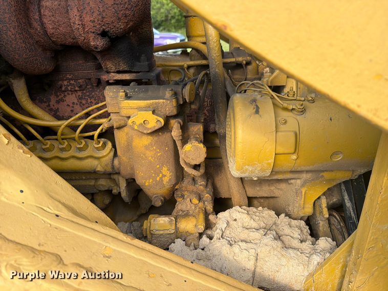 image for item DV4381 Caterpillar 977 track loader