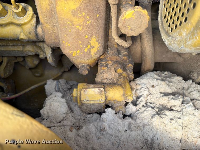 image for item DV4381 Caterpillar 977 track loader