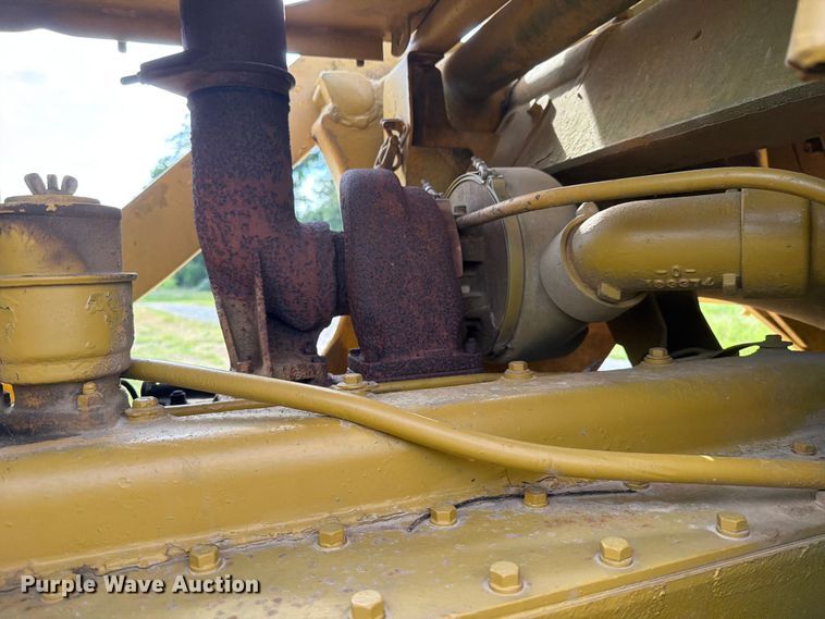 image for item DV4381 Caterpillar 977 track loader