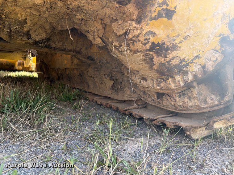 image for item DV4381 Caterpillar 977 track loader