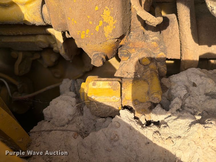 image for item DV4381 Caterpillar 977 track loader