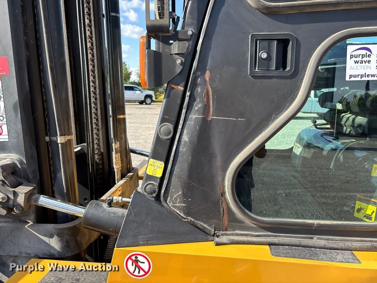 image for item DV4387 Caterpillar DP70N forklift
