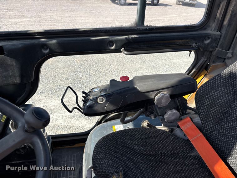 image for item DV4387 Caterpillar DP70N forklift