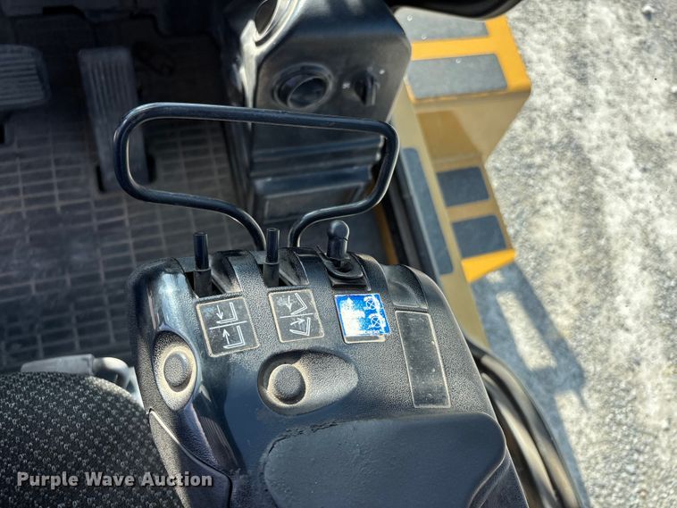 image for item DV4387 Caterpillar DP70N forklift