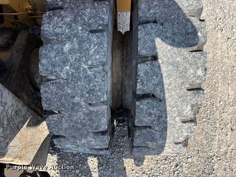 image for item DV4387 Caterpillar DP70N forklift