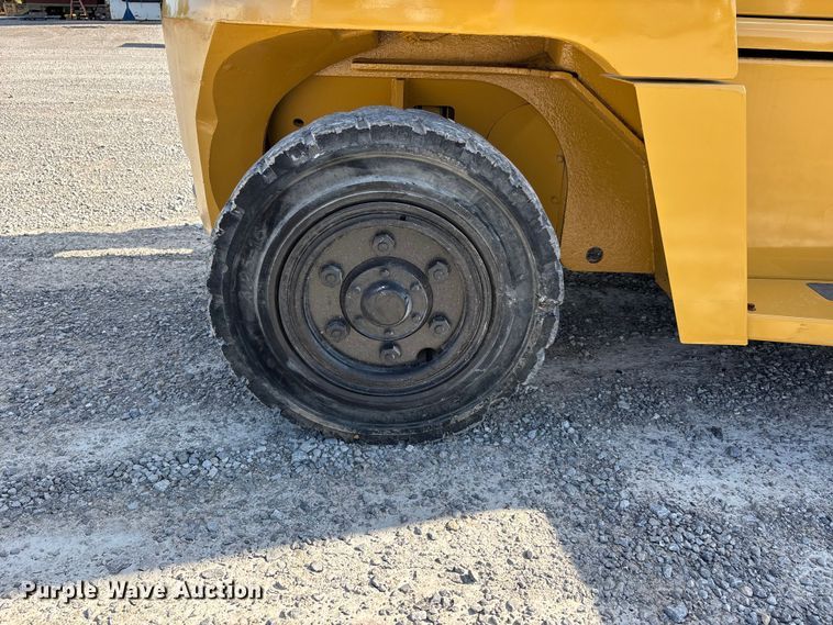 image for item DV4387 Caterpillar DP70N forklift