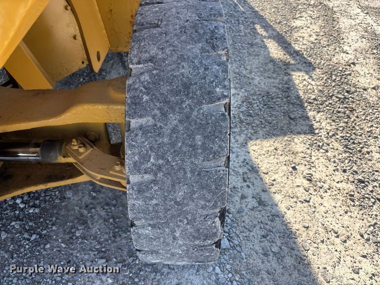 image for item DV4387 Caterpillar DP70N forklift