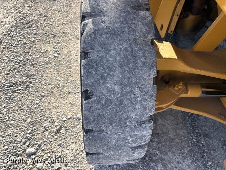image for item DV4387 Caterpillar DP70N forklift