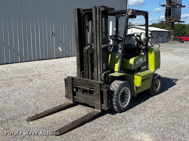 image for item DV4388 Clark CGP40 forklift