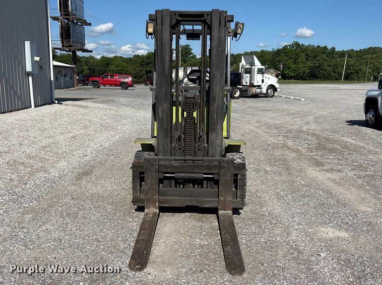 image for item DV4388 Clark CGP40 forklift