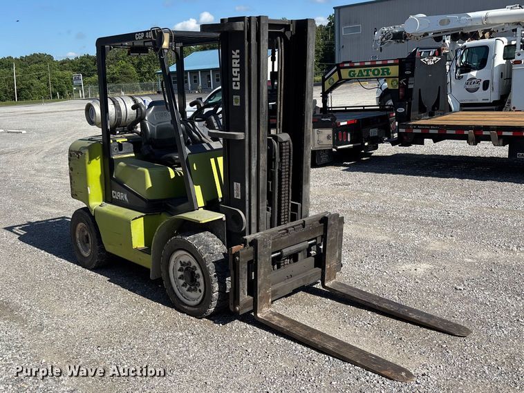 image for item DV4388 Clark CGP40 forklift