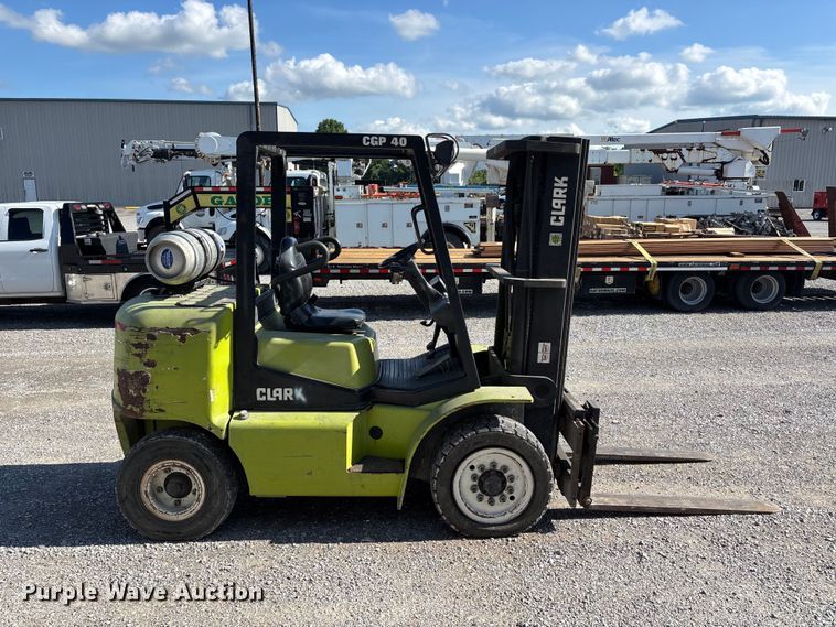 image for item DV4388 Clark CGP40 forklift