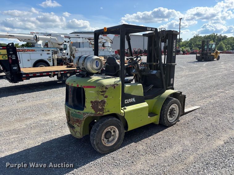 image for item DV4388 Clark CGP40 forklift