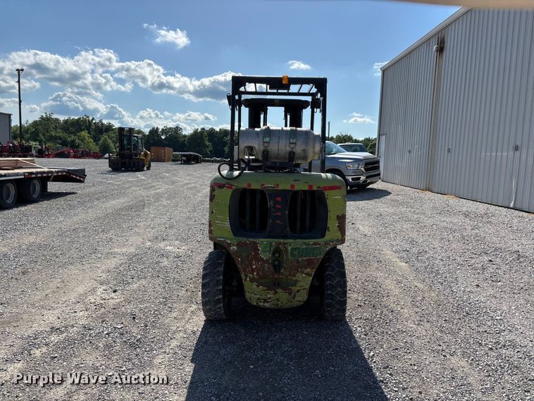 image for item DV4388 Clark CGP40 forklift