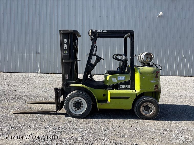 image for item DV4388 Clark CGP40 forklift
