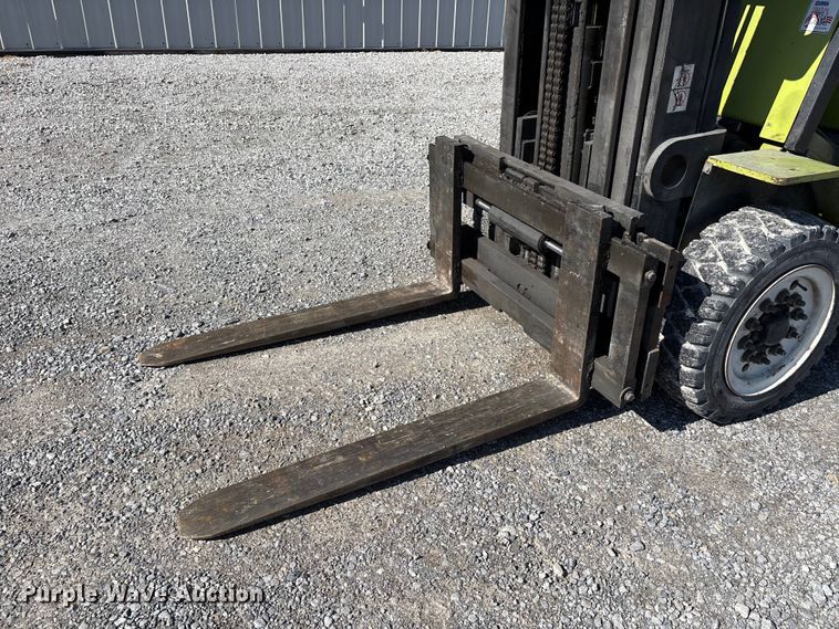 image for item DV4388 Clark CGP40 forklift