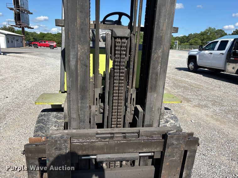 image for item DV4388 Clark CGP40 forklift