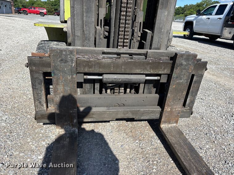 image for item DV4388 Clark CGP40 forklift