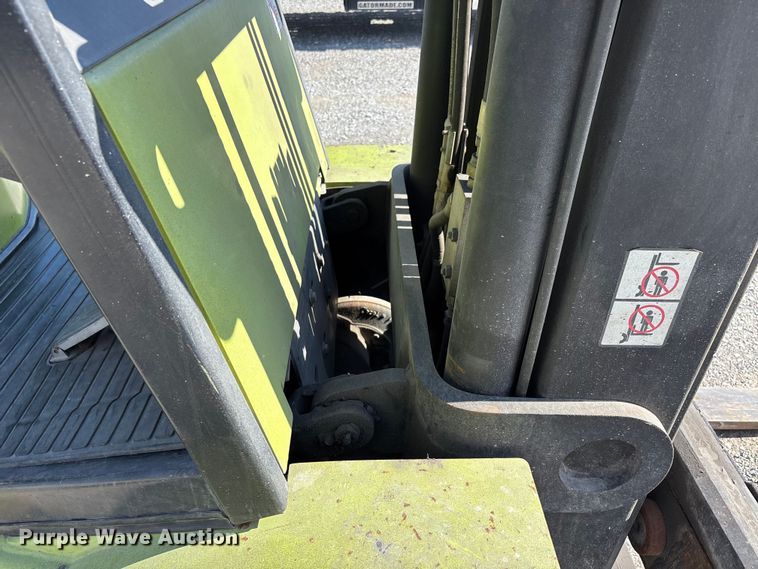 image for item DV4388 Clark CGP40 forklift