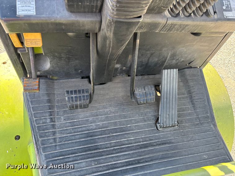 image for item DV4388 Clark CGP40 forklift
