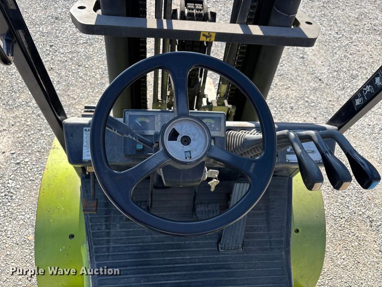 image for item DV4388 Clark CGP40 forklift
