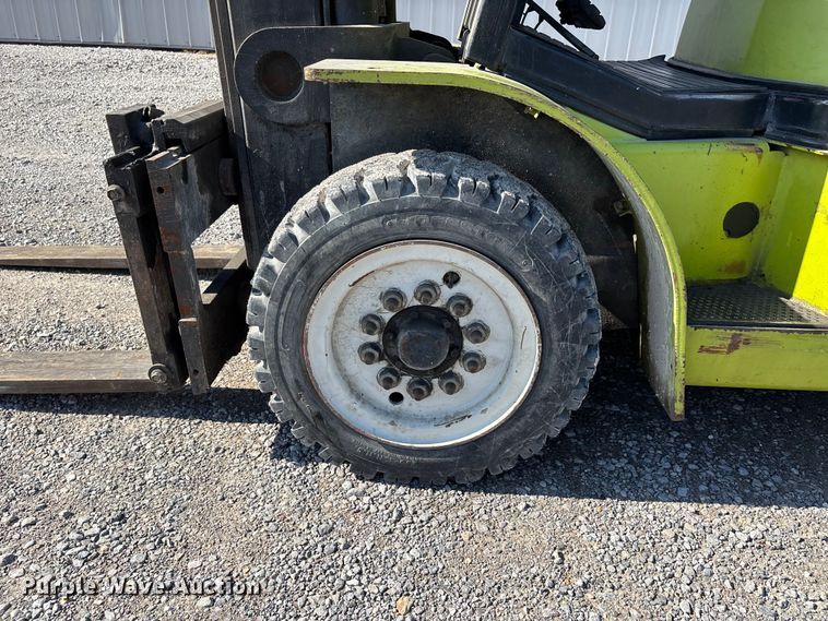 image for item DV4388 Clark CGP40 forklift