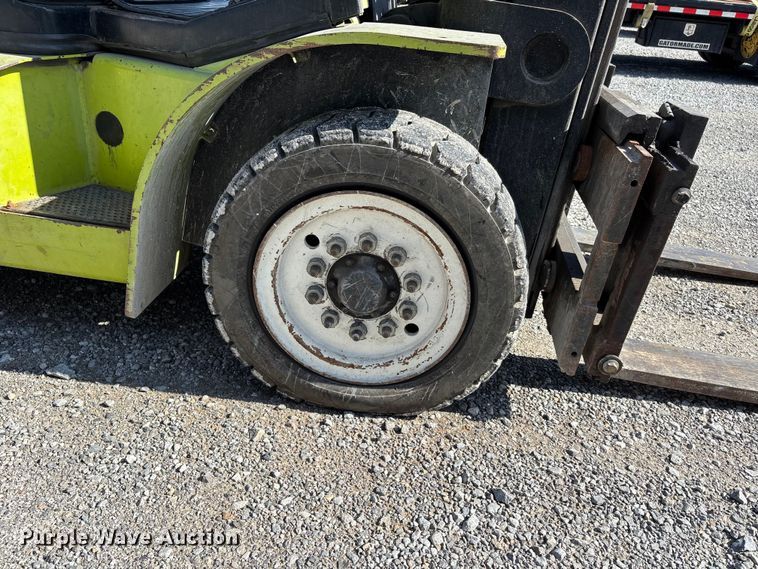 image for item DV4388 Clark CGP40 forklift