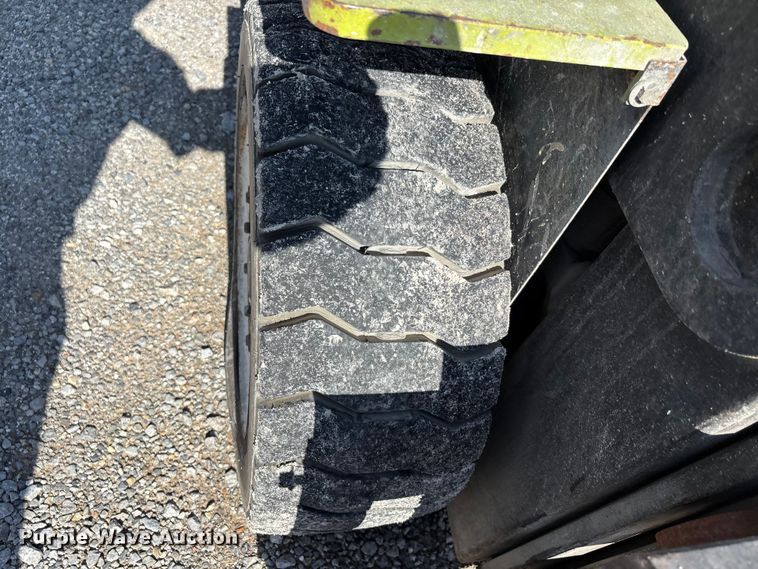 image for item DV4388 Clark CGP40 forklift