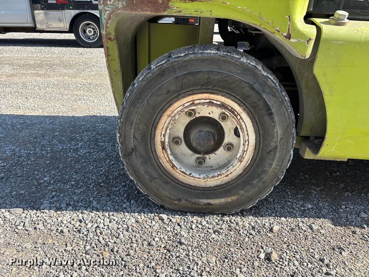 image for item DV4388 Clark CGP40 forklift