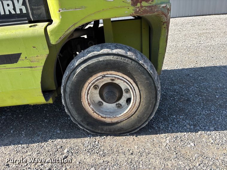 image for item DV4388 Clark CGP40 forklift