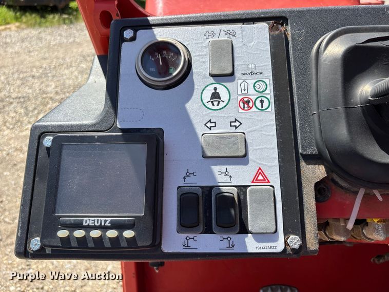 image for item DV4396 2016 Skyjack SJ1056TH telehandler