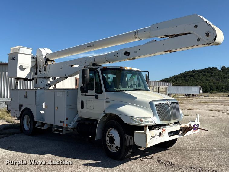 image for item DV8509 2008 International DuraStar 4300 bucket truck