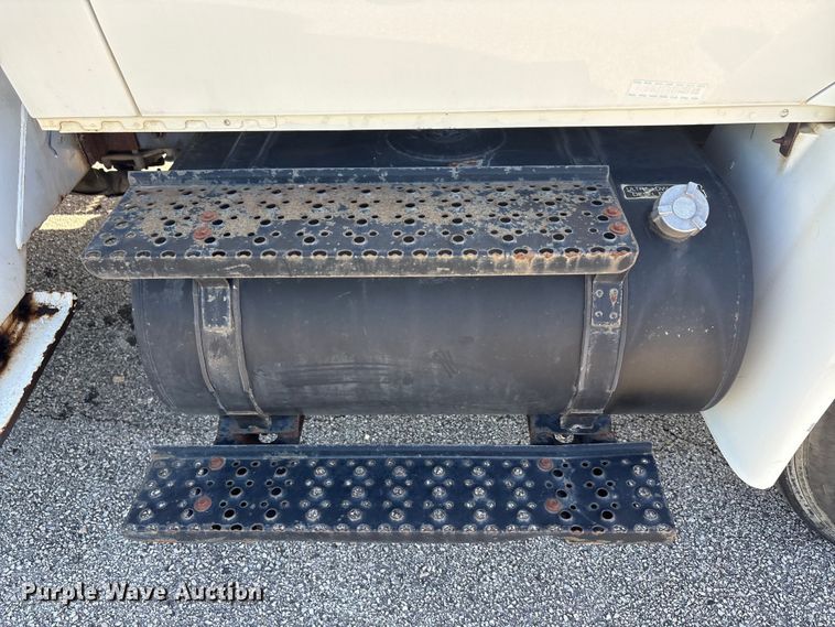 image for item DV8509 2008 International DuraStar 4300 bucket truck