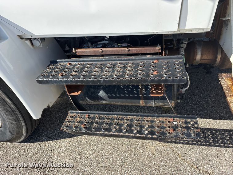 image for item DV8509 2008 International DuraStar 4300 bucket truck