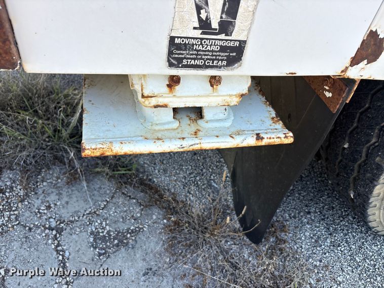 image for item DV8509 2008 International DuraStar 4300 bucket truck