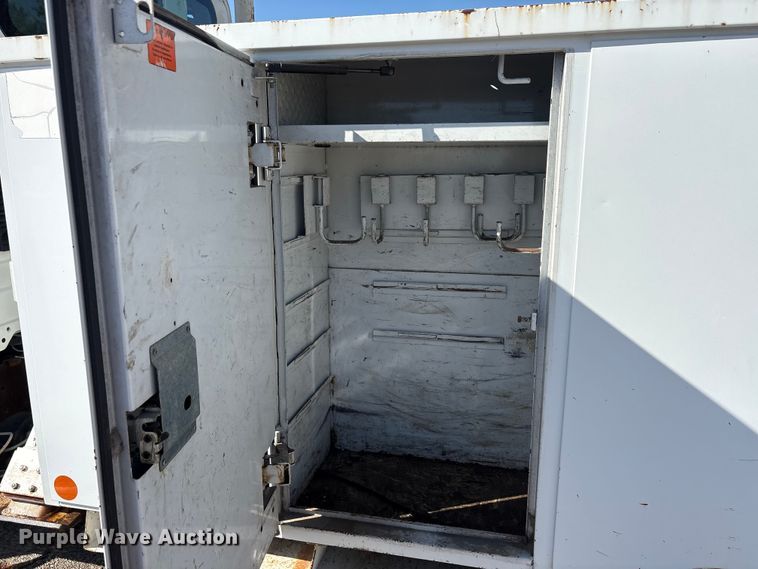 image for item DV8509 2008 International DuraStar 4300 bucket truck