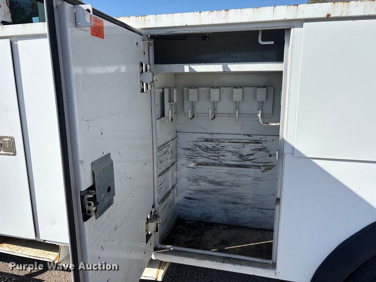 image for item DV8509 2008 International DuraStar 4300 bucket truck