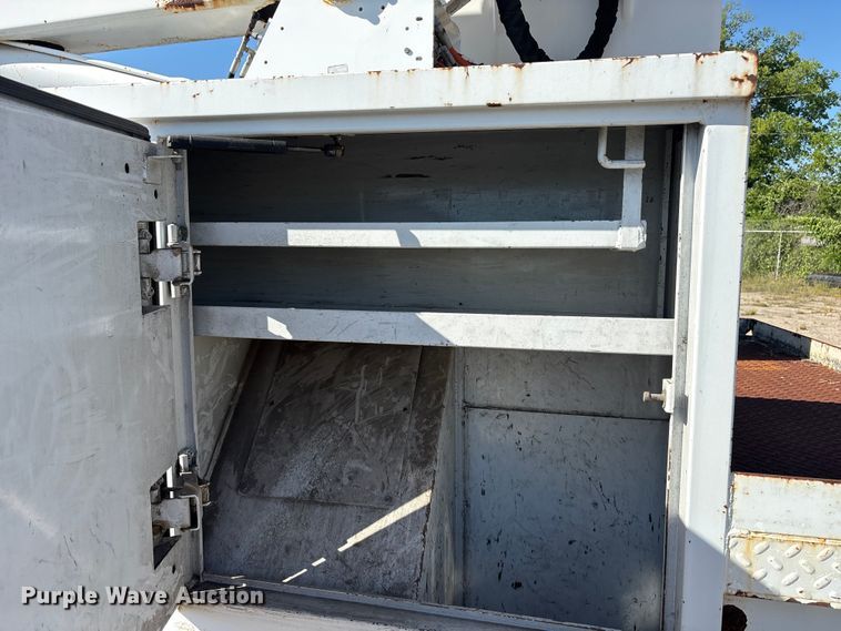 image for item DV8509 2008 International DuraStar 4300 bucket truck