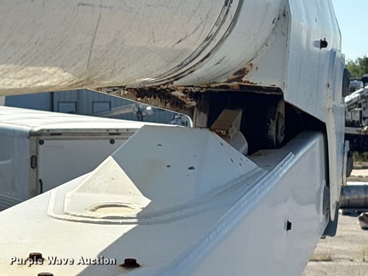 image for item DV8509 2008 International DuraStar 4300 bucket truck