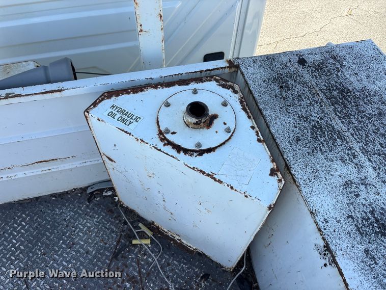 image for item DV8509 2008 International DuraStar 4300 bucket truck