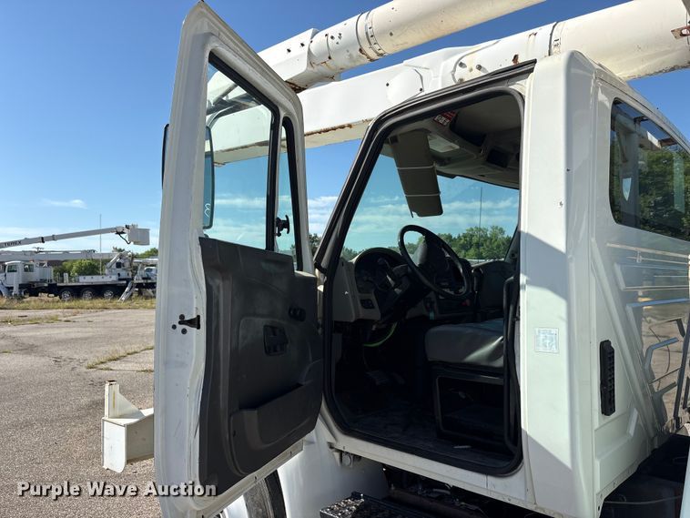 image for item DV8509 2008 International DuraStar 4300 bucket truck