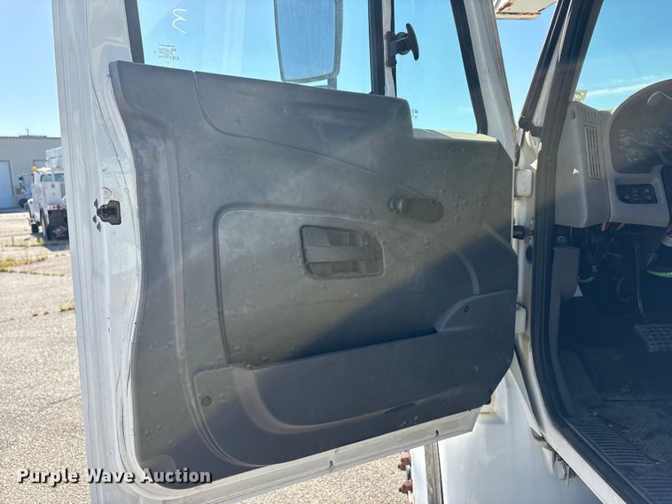 image for item DV8509 2008 International DuraStar 4300 bucket truck