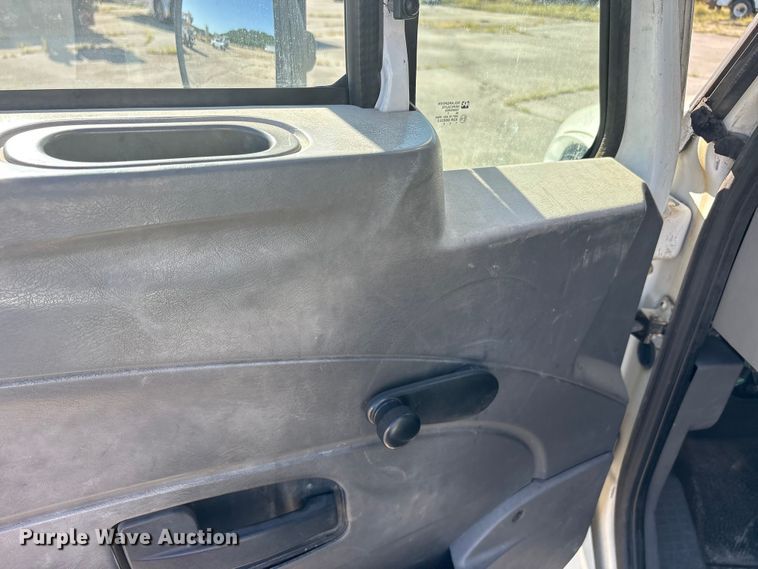 image for item DV8509 2008 International DuraStar 4300 bucket truck