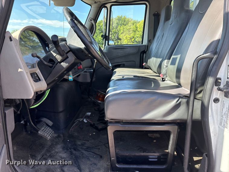image for item DV8509 2008 International DuraStar 4300 bucket truck