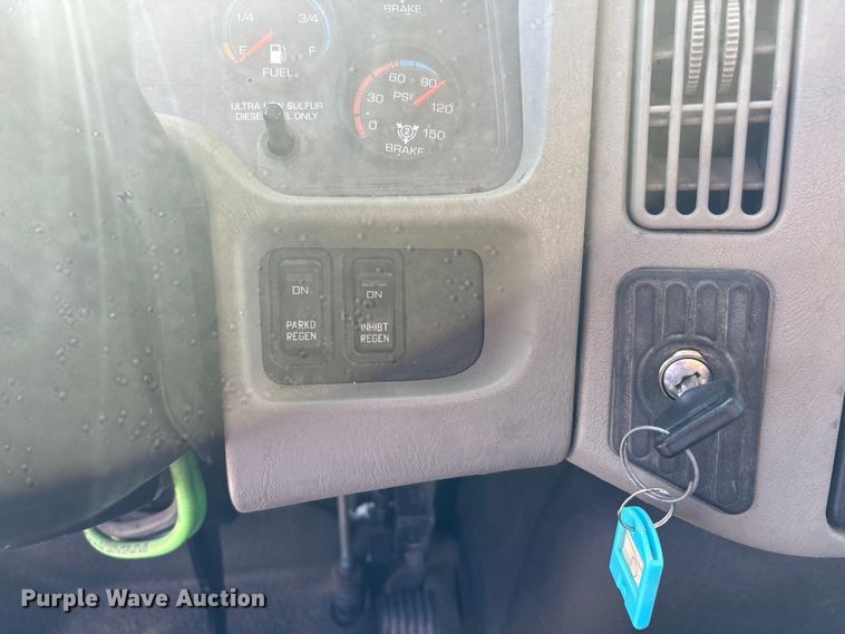 image for item DV8509 2008 International DuraStar 4300 bucket truck