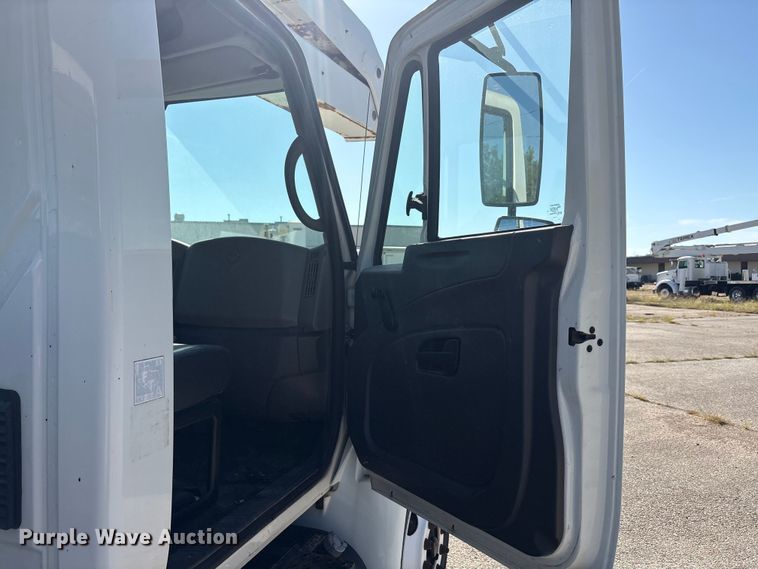 image for item DV8509 2008 International DuraStar 4300 bucket truck