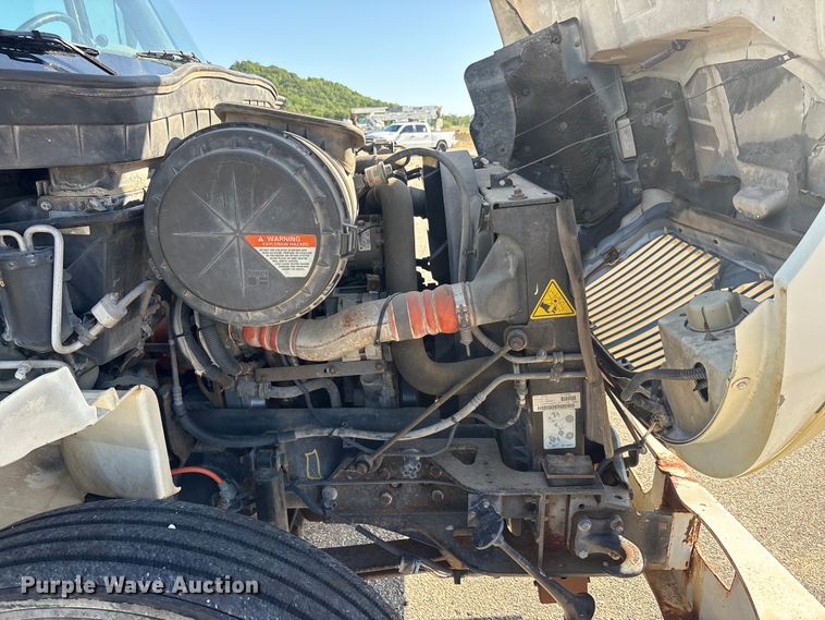 image for item DV8509 2008 International DuraStar 4300 bucket truck