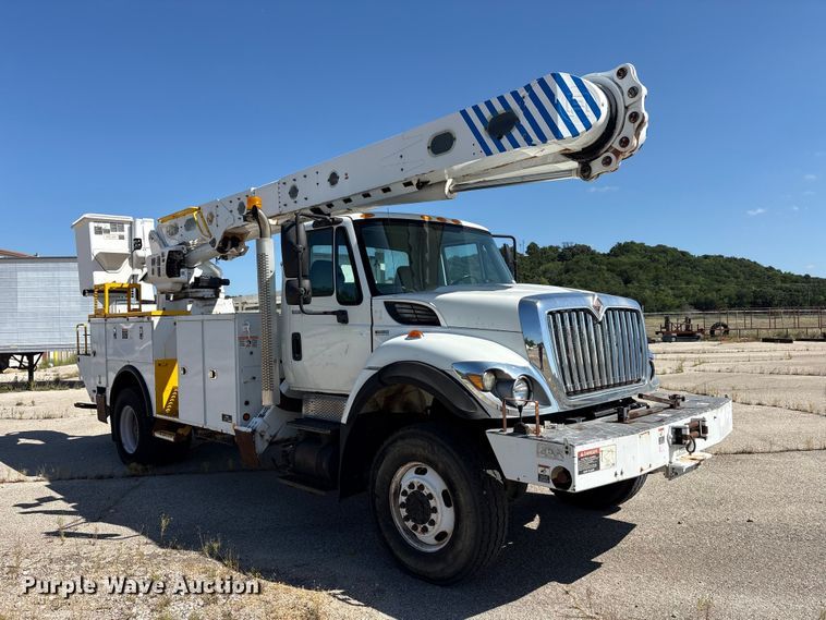 image for item DV8510 2012 International WorkStar 7300 bucket truck