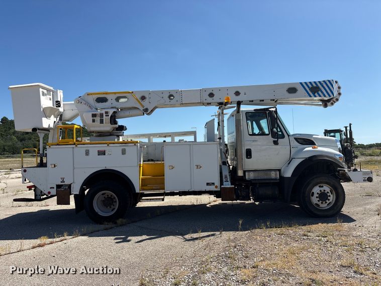 image for item DV8510 2012 International WorkStar 7300 bucket truck