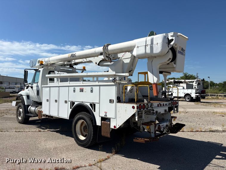 image for item DV8510 2012 International WorkStar 7300 bucket truck